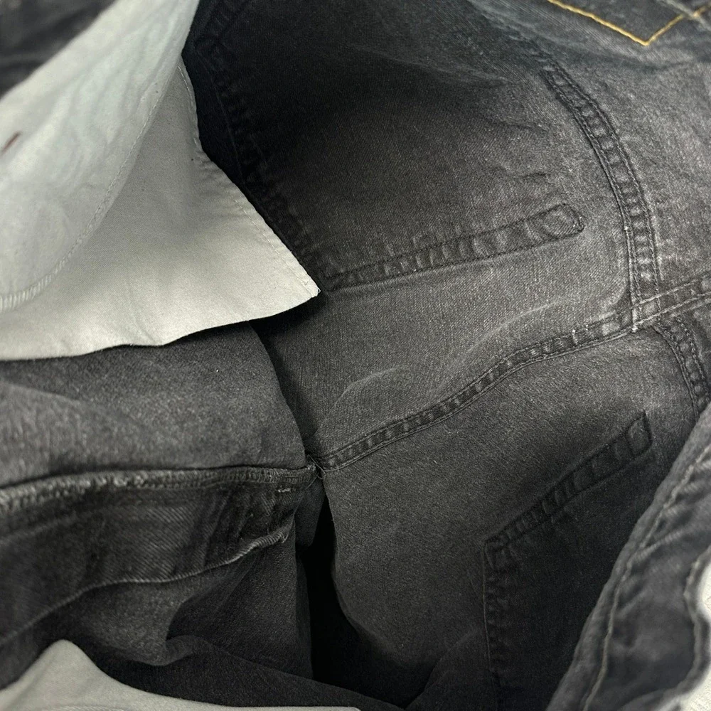 Levi's 550 Jeans Black Relaxed Fit Tapered Leg VTG Made in Canada / Men's 38x32